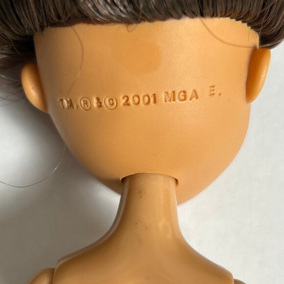 Bratz Wintertime Collection Yasmin Doll Original Outfit & Shoes - Picture 9 of 11